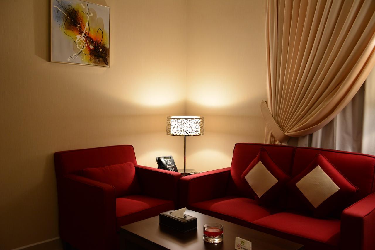 Home Inn Hotel Suites Эль-Хубар Экстерьер фото
