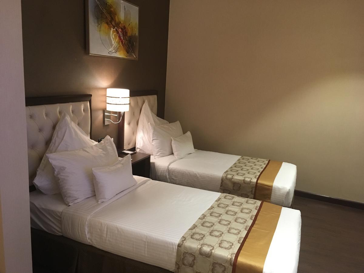 Home Inn Hotel Suites Эль-Хубар Экстерьер фото